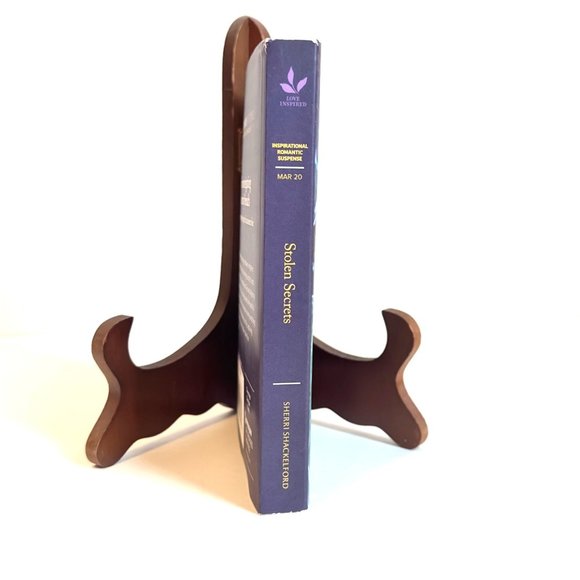 Stolen Secrets (Love Inspired Suspense: Inspiration Romance) 2020 Large Print - Picture 3 of 6